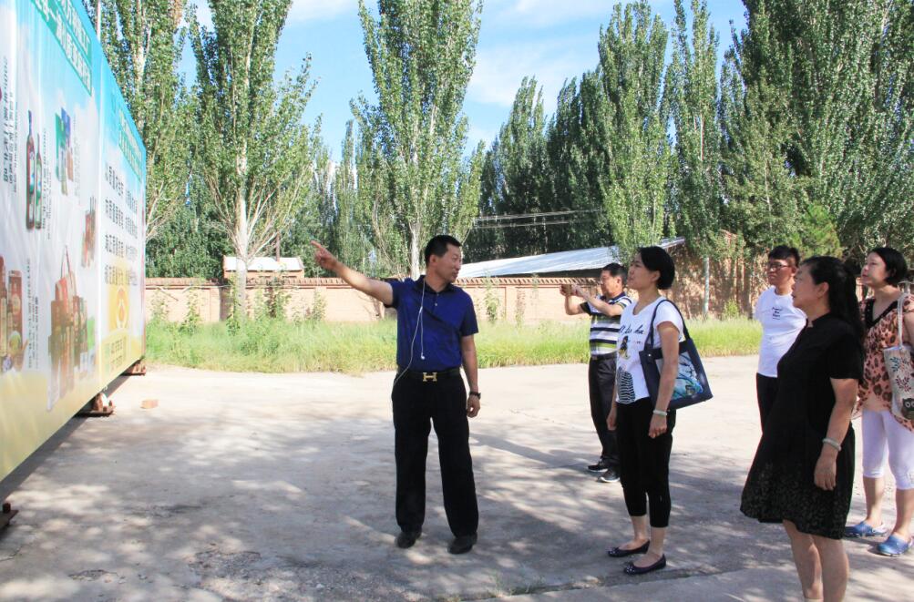 協(xié)會(huì)組織專(zhuān)家對(duì)申報(bào)名優(yōu)特認(rèn)定的部分企業(yè)進(jìn)行實(shí)地考察