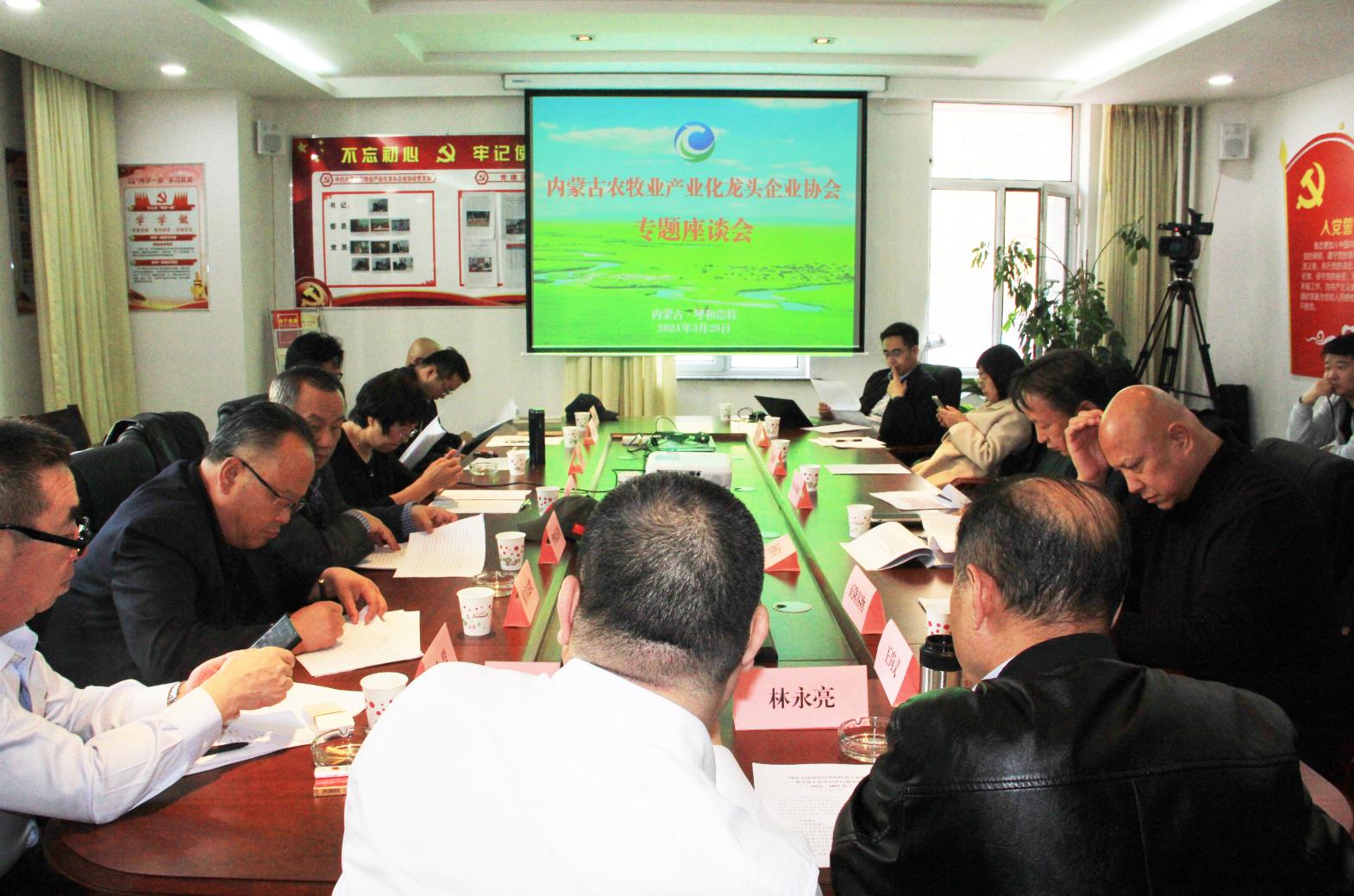 建言獻(xiàn)策，充分發(fā)揮協(xié)會的組織協(xié)調(diào)能力